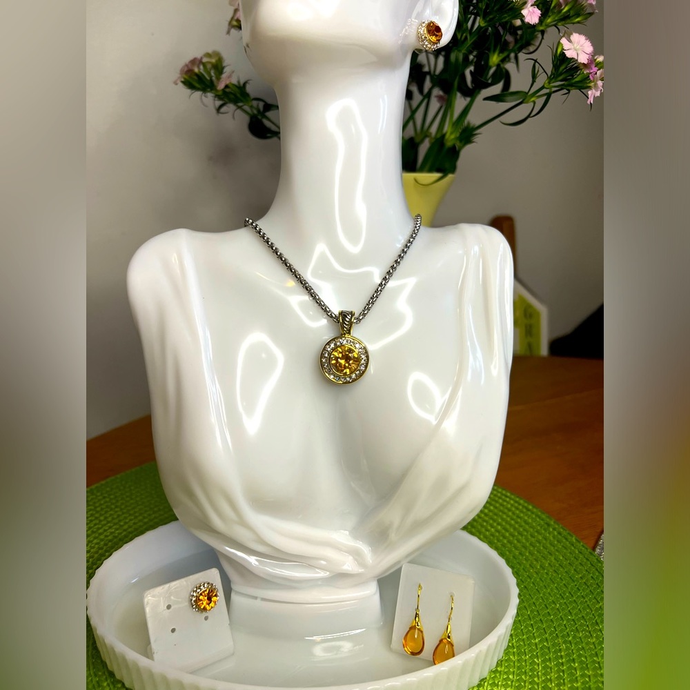 Brand New✨Sterling Silver Yellow Canary Swarovski Pendent with 2 Earrings Set 🌟
